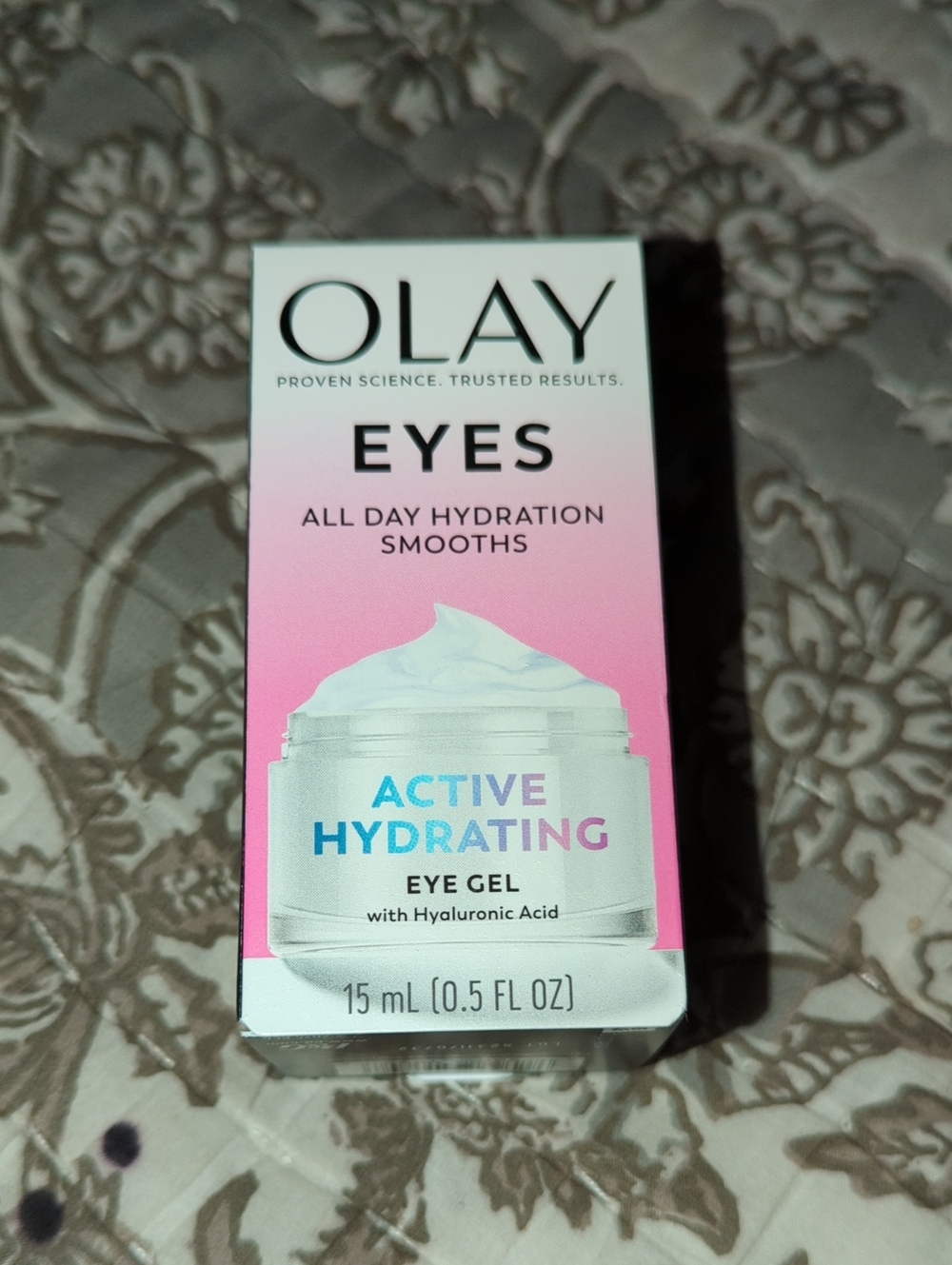 OLAY Eyes Active Hydrating Eye Gel - Pink and White